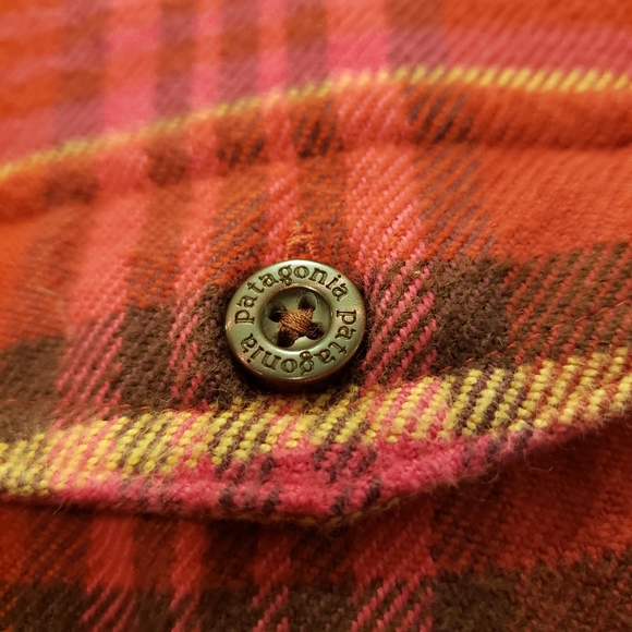 Patagonia Women's Long Sleeve Organic Cotton Midweight Fjord Flannel Shirt Red 4 - Picture 6 of 9